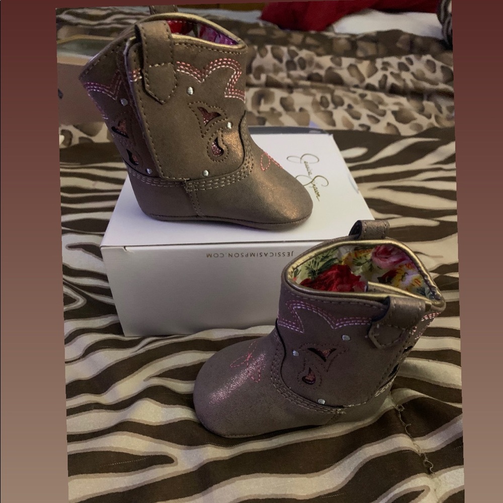 Infant Brown and pink cowgirl boot, size 1c.